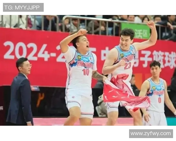 CBA赛场上奎因精彩抛投瞬间引发球迷热议与赞叹